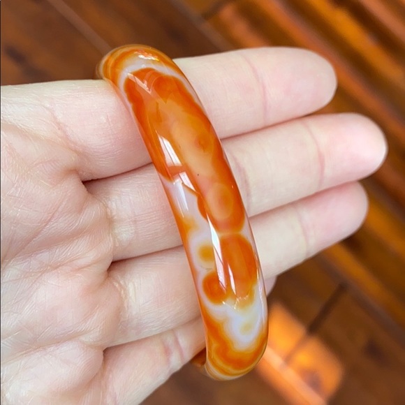 Red Orange White D Shape Agate Bangle Bracelet - Picture 5 of 9